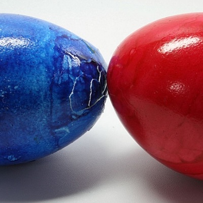 Tradicionalne uskrsne igre s jajima – tucanje jajima