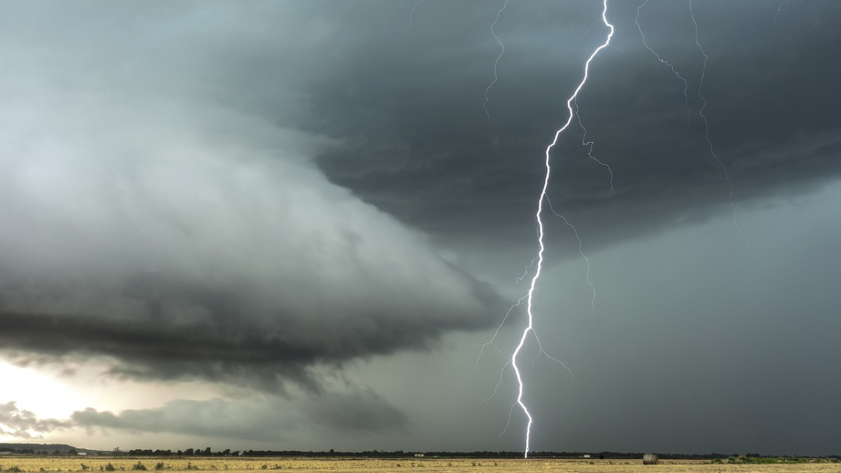 https://pixabay.com/photos/lightning-clouds-thunderstorm-4713379/