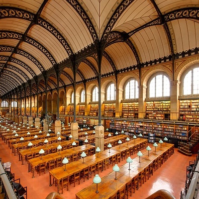 IZVOR: https://commons.wikimedia.org/wiki/File:Salle_de_lecture_Bibliotheque_Sainte-Genevieve_n03.jpg 