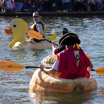 Sport kayaking u divovskim bundevama
https://www.flickr.com/photos/mykde/11733942636/in/photolist-iSTwkN-iSTwVq-iSQZ7g-3prmpm-iSRHMh-iSTw1Q-iSPBUF-iSPCB2-iSRGVh-iSRHAA-iSRH31-iSRHtS-iSTxsN-iSPCPr-iSRH5A-iSQQaZ-iSPCnp-iSPCgH-iSRHdw-3prA71-3pkMzg-3pm9KB-3pm9Tz-3pqmA3-3pn1Ap-pK2bSt-3pqWmW-3prkY3-3pnS5r-3pqpnj-3pnjk4-3psg57-3pqu19-3pm9zD-3pmcKB-3prLHY-3pmcZe-3pmqi2-3pnjwK-3pkQe2-3pnU1R-3pmLuP-3pmqB8-3psmiS-3pnVFv-3pr3bG-3pqLAm-3pnFoR-3psmVN-3pmnrV