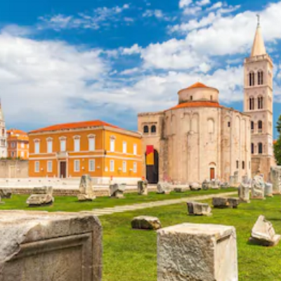 https://www.shutterstock.com/image-photo/historic-center-croatian-town-zadar-mediterranean-696812644?irgwc=1&utm_medium=Affiliate&utm_campaign=Hans%20Braxmeier%20und%20Simon%20Steinberger%20GbR&utm_source=44814&utm_term=