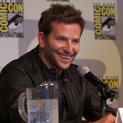 https://en.wikipedia.org/wiki/Bradley_Cooper#/media/File:Bradley_Cooper_and_Alex_Proyas_at_SDCC_2011_(5967418430)_(cropped).jpg