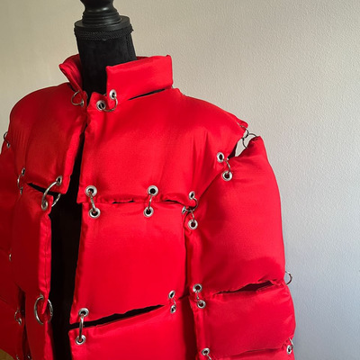 Crvena jakna s ringovima