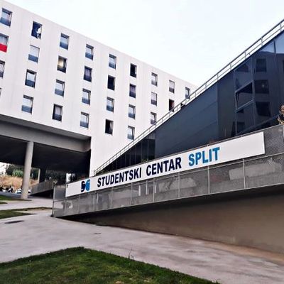 Studentski centar Split  https://www.facebook.com/StudentskiCentarSplit/photos/a.1035058583273850/2804758989637125/?type=3&theater