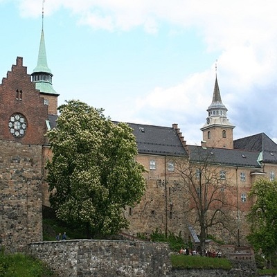 https://pixabay.com/photos/fortress-akershus-akershus-fortress-2517233/