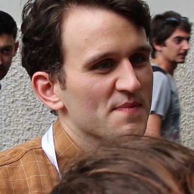 https://en.wikipedia.org/wiki/Harry_Melling_(actor)#/media/File:Harry_Melling_Venice_(cropped).jpg