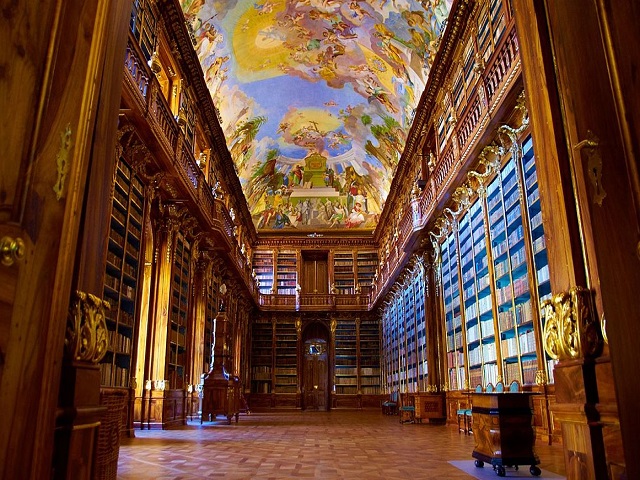 IZVOR: https://commons.wikimedia.org/wiki/File:Strahov_library.jpg