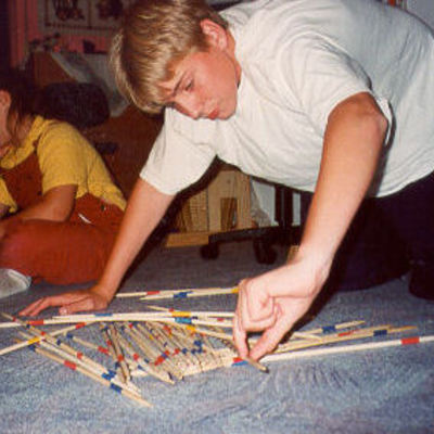 https://en.wikipedia.org/wiki/Mikado_(game)