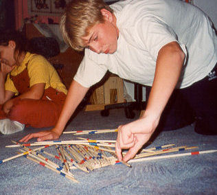 https://en.wikipedia.org/wiki/Mikado_(game)