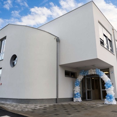 Svečano otvorena dvorana i dograđena OŠ „Slava Raškaj” u Ozlju