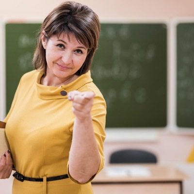 https://www.magnific.com/free-photo/portrait-teacher-class-pointing_10058829.htm