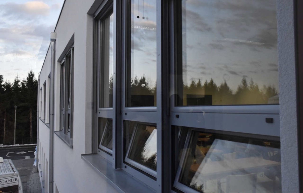 Svečano otvorena dvorana i dograđena OŠ „Slava Raškaj” u Ozlju