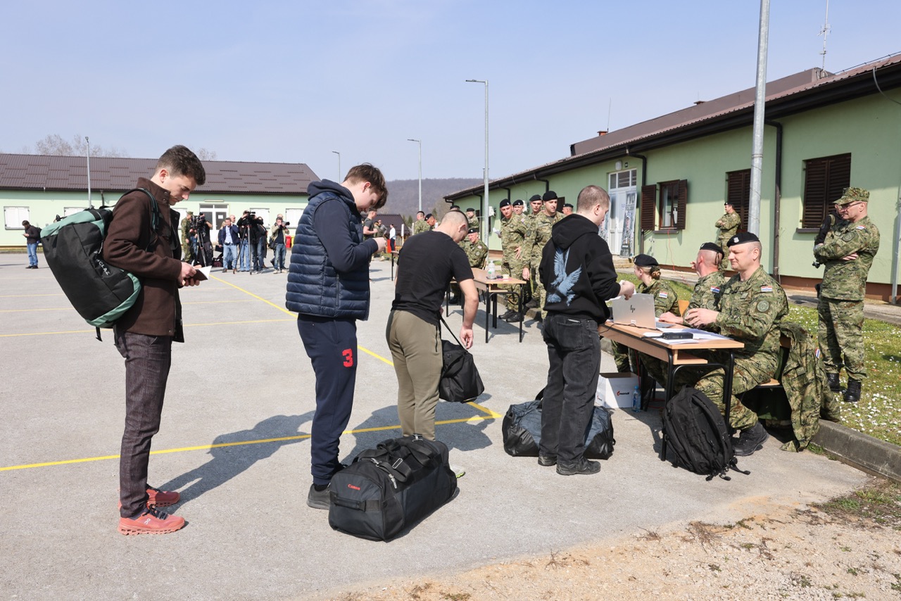 Počelo temeljno vojno osposobljavanje