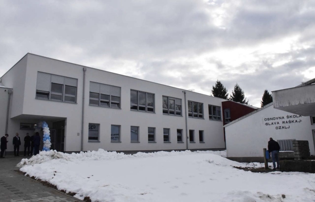 Svečano otvorena dvorana i dograđena OŠ „Slava Raškaj” u Ozlju