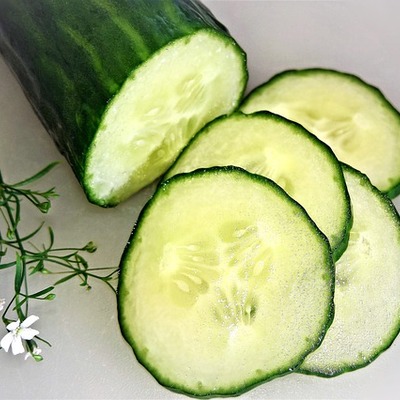 https://pixabay.com/photos/cucumber-vegetables-salad-eat-4314342/