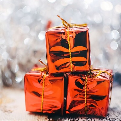 https://pixabay.com/en/christmas-present-gifts-presents-2178635/