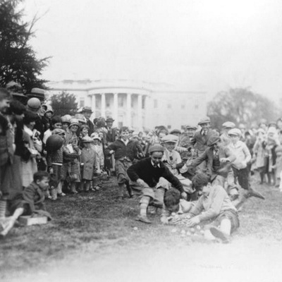 Tradicionalne uskrsne igre s jajima – koturanje jaja ispred Bijele kuće 1929. godine