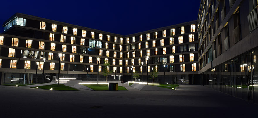 Moderan kampus noću / GFV