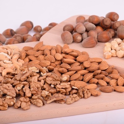 https://pixabay.com/photos/nuts-almonds-seeds-food-batch-3248743/
