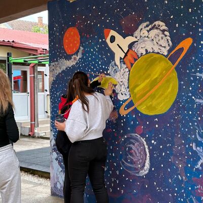 Studenti i učenici oslikavaju zidove
