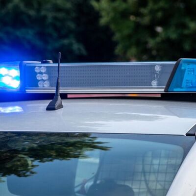 https://www.freepik.com/premium-photo/close-up-police-car_117383722.htm#fromView=search&page=4&position=31&uuid=5ef99034-9aad-48ea-9150-4d3b8aa7f177&query=police+blue+light