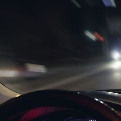 https://www.magnific.com/free-photo/car-steering-wheel-view-night-road-from-car-closeup_160650255.htm