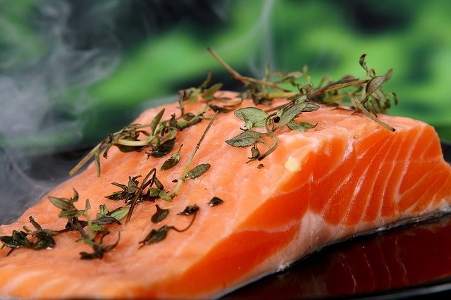 https://pixabay.com/photos/salmon-cooked-food-fish-herbs-1238248/