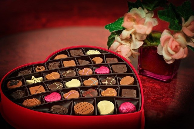 https://pixabay.com/photos/valentine-s-day-chocolates-candy-2057745/