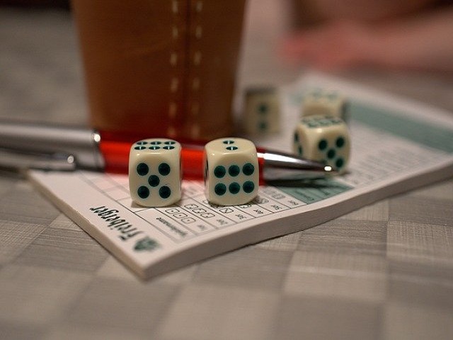 https://pixabay.com/it/photos/yahtzee-ascolta-cubo-craps-3898161/
