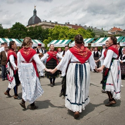 Slavonsko kolo na Trgu kralja Tomislava