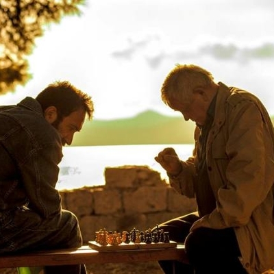 Otac i sin igraju šah