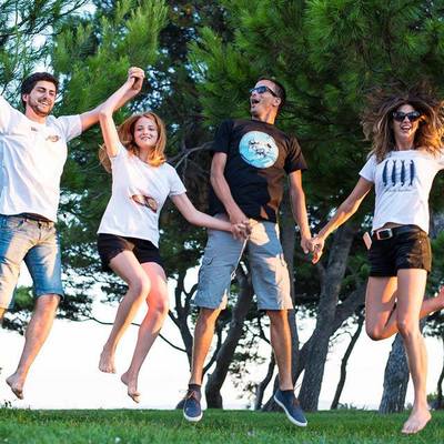 Đeloza – unikatnim majicama do kvalitetnog programa za mlade