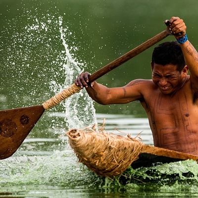 Domorodačke igre - Domorodac Brazila u utrci kanua