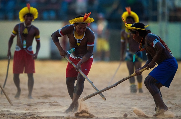 Domorodačke igre - Domorodci Brazila u igri palicama