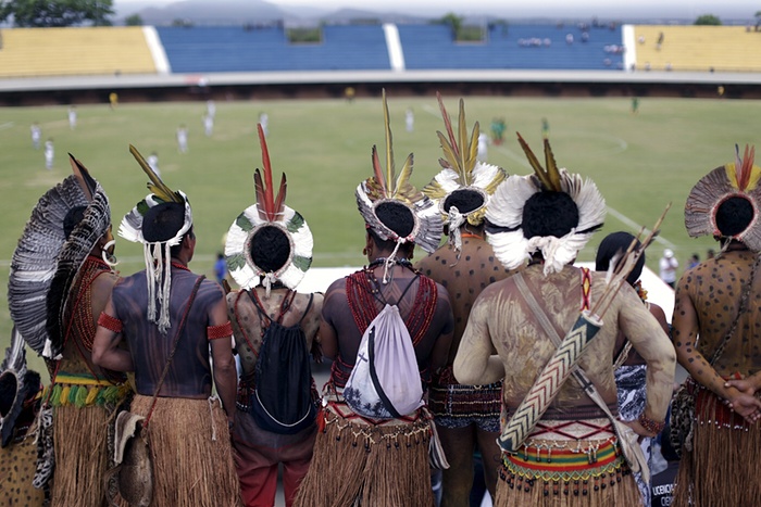 Domorodačke igre - Pataxo pleme gleda utakmicu