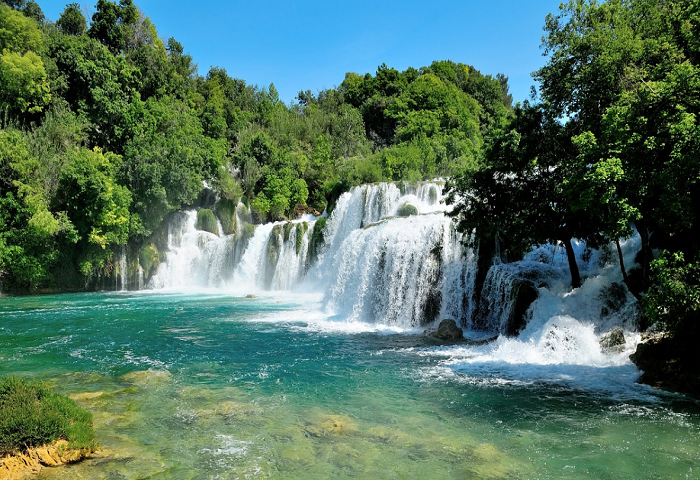 https://pixabay.com/en/krka-waterfall-croatia-nature-park-987021/