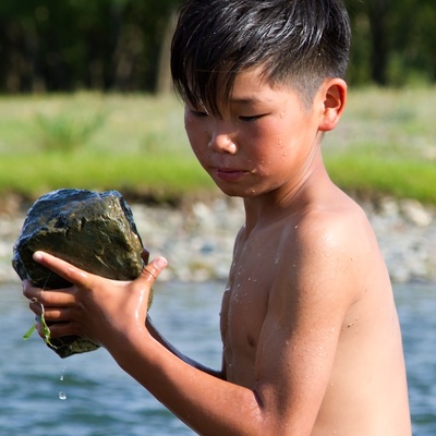 Projekt Mongolija - Dječak s kamenom
