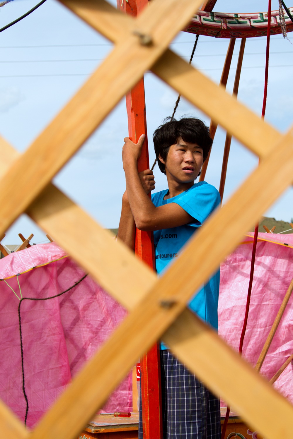 Projekt Mongolija -Dečko na igralištu