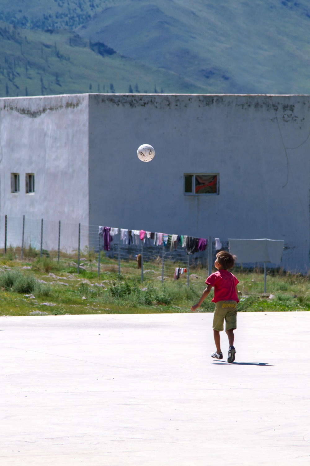 Projekt Mongolija - Dječak s loptom