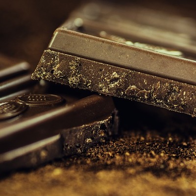 https://pixabay.com/photos/chocolate-bars-dark-chocolate-183543/