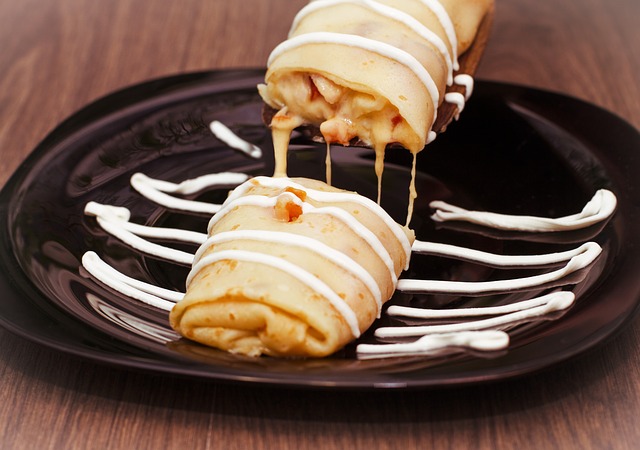 https://pixabay.com/en/food-dessert-pancake-sour-cream-3257453/