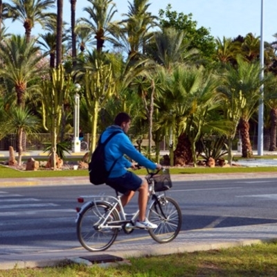 Student na gradskom biciklu