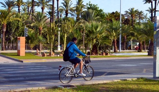 Student na gradskom biciklu